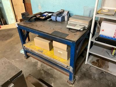 Overview picture of steel work table